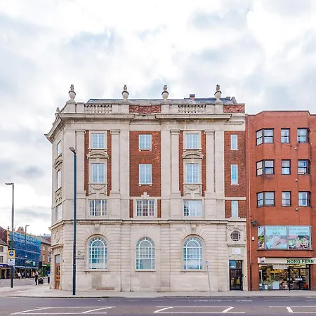 Luxury Centre * Leeds (West Yorkshire)